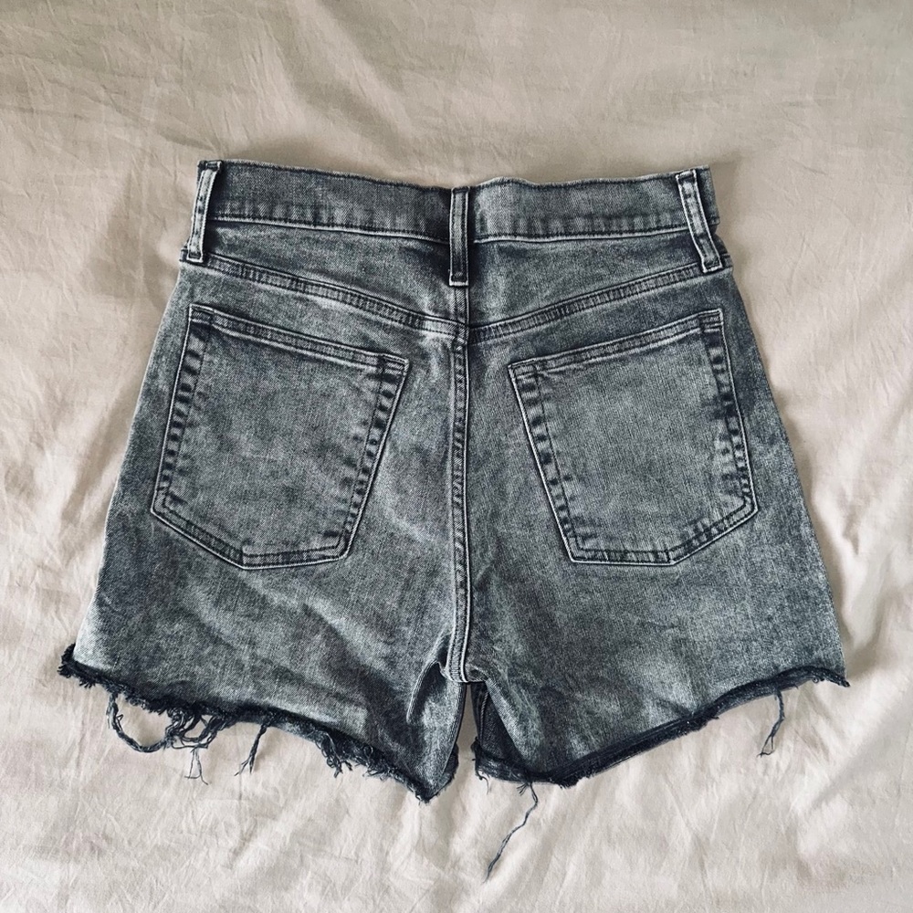 Grey Gap Denim Cheeky High Waisted Shorts Size 28/6 Acid Wash Distressed